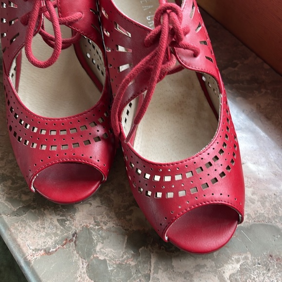 RED HOT CHELSEA CREW HEELS SZ 7.5 - Picture 6 of 9